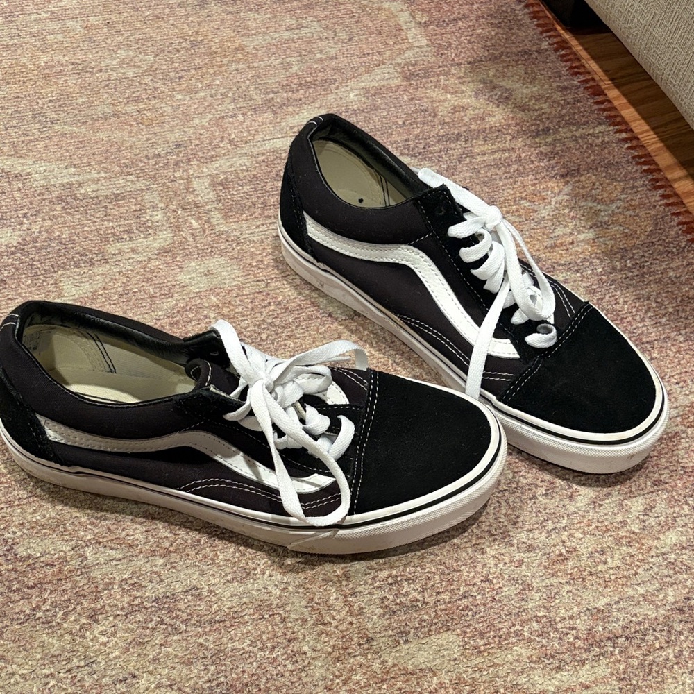 Vans Black and White Old Skool Low-Top Sneakers - Women